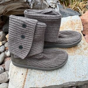 UGG Cardy Knit Sweater Boots Womens 9 Gray Taupe Button Fold Over